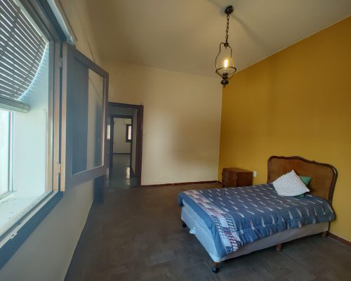 DORMITORIO CON VISTA AL PATIO